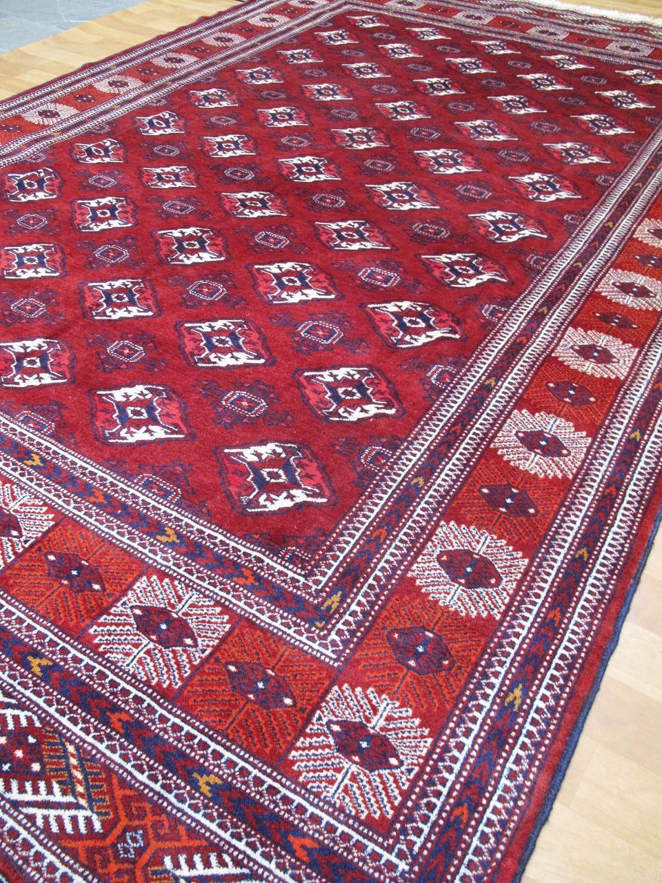 فرش دستباف ترکمن طرح قابي سایز قالي رنگ زمینه لاكي رنگ حاشیه لاكي کد ۴۱۶۹۷ سایز ۳٫۷۵ در X 2.45