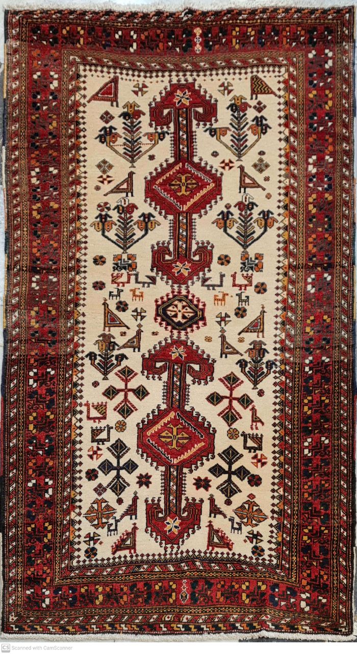 فرش دستباف نصرآباد طرح ۲ ترنج سایز قاليچه رنگ زمینه كرم رنگ حاشیه لاكي کد ۳۹۳۱۸ سایز ۲٫۰۸ X 1.15