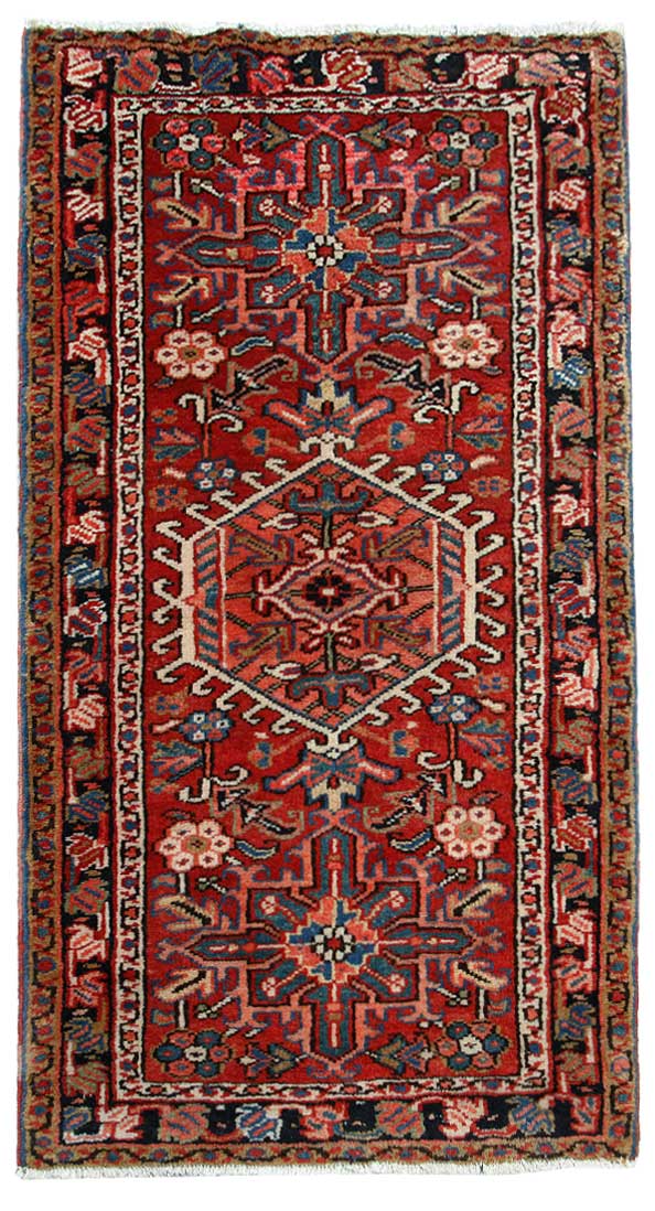 فرش دستباف قرجه طرح ۳ ترنج سایز ذرع وچارك۱٫۲×۰٫۶۶ رنگ زمینه لاكي رنگ حاشیه سرمه اي کد ۴۳۰۴۴