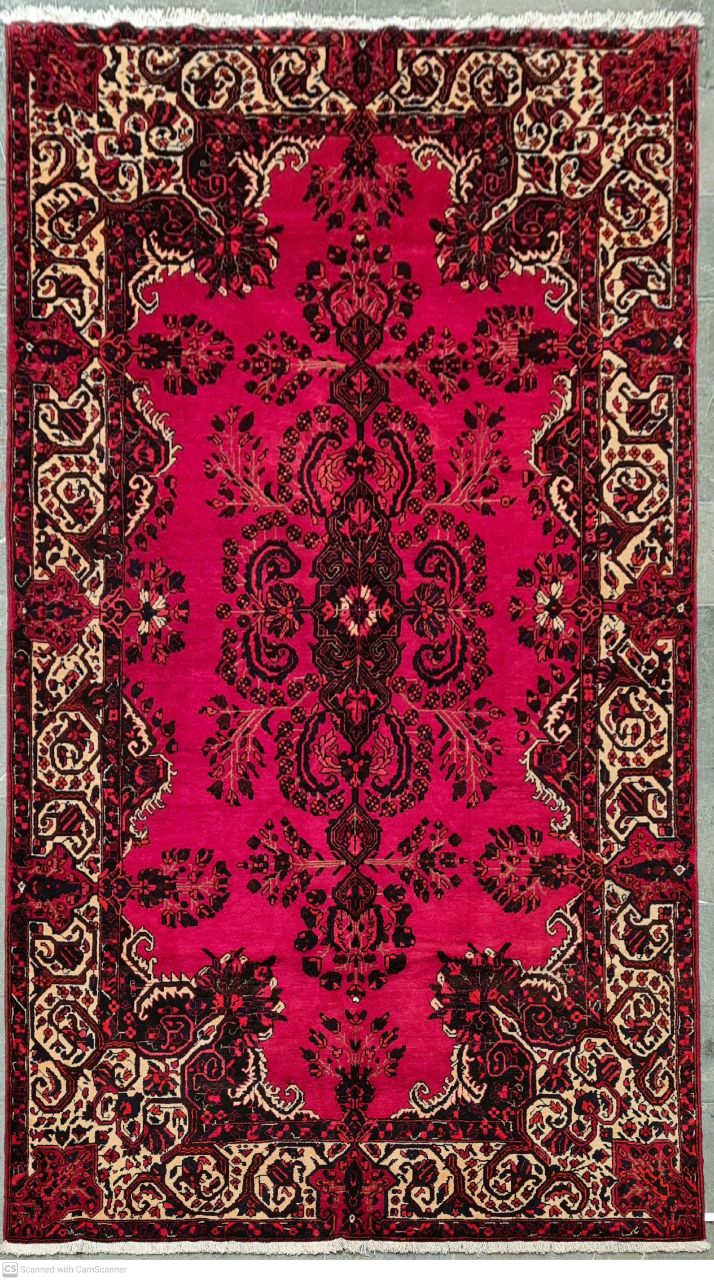 فرش دستباف فردوس طرح لچک و ترنج سایز قالي۳٫۷×۲٫۱۲ رنگ زمینه لاكي رنگ حاشیه كرم کد ۴۲۷۰۴
