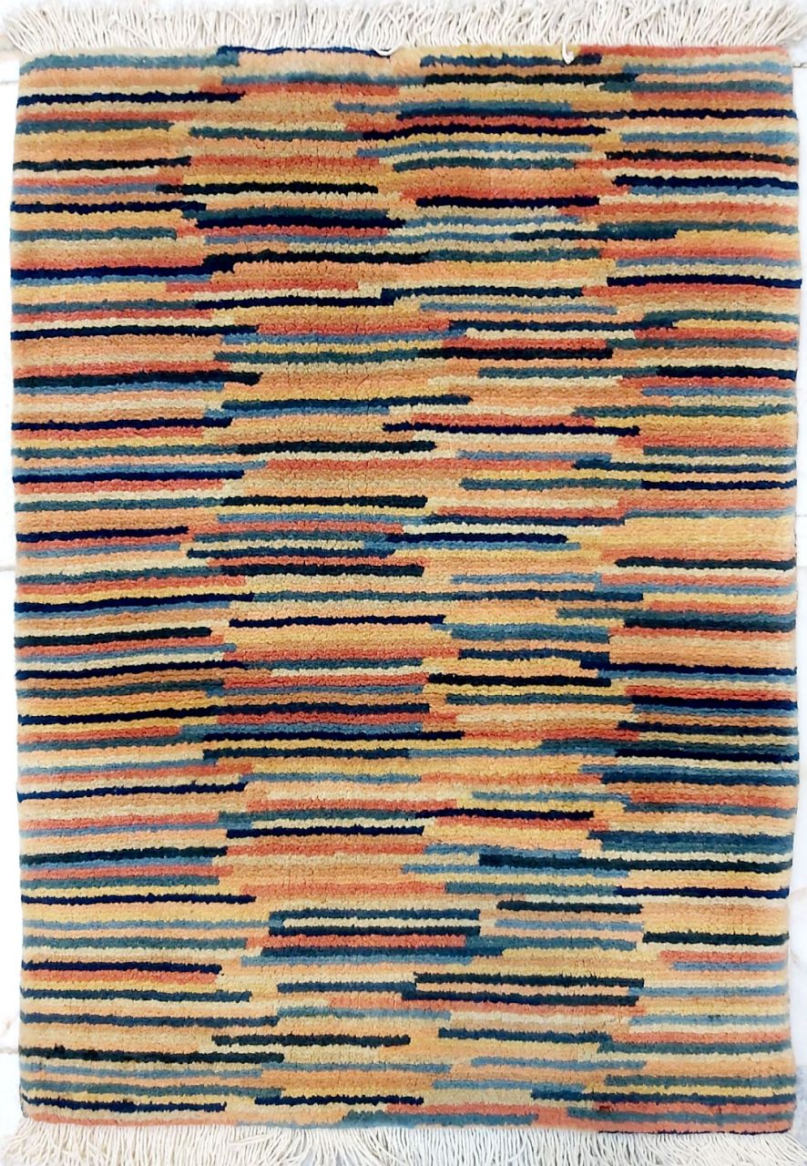 فرش دستباف گبه طرح راه راه ساده سایز پشتي۰٫۸۸×۰٫۶۳ رنگ زمینه الوان رنگ حاشیه الوان کد ۴۴۲۱۷
