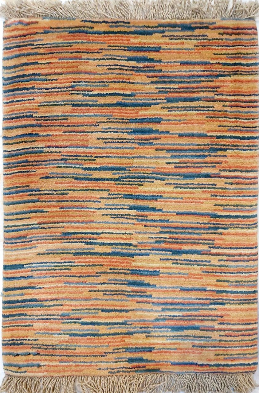 فرش دستباف گبه طرح راه راه ساده سایز پشتي۰٫۹۱×۰٫۵ رنگ زمینه الوان رنگ حاشیه الوان کد ۴۴۲۳۵