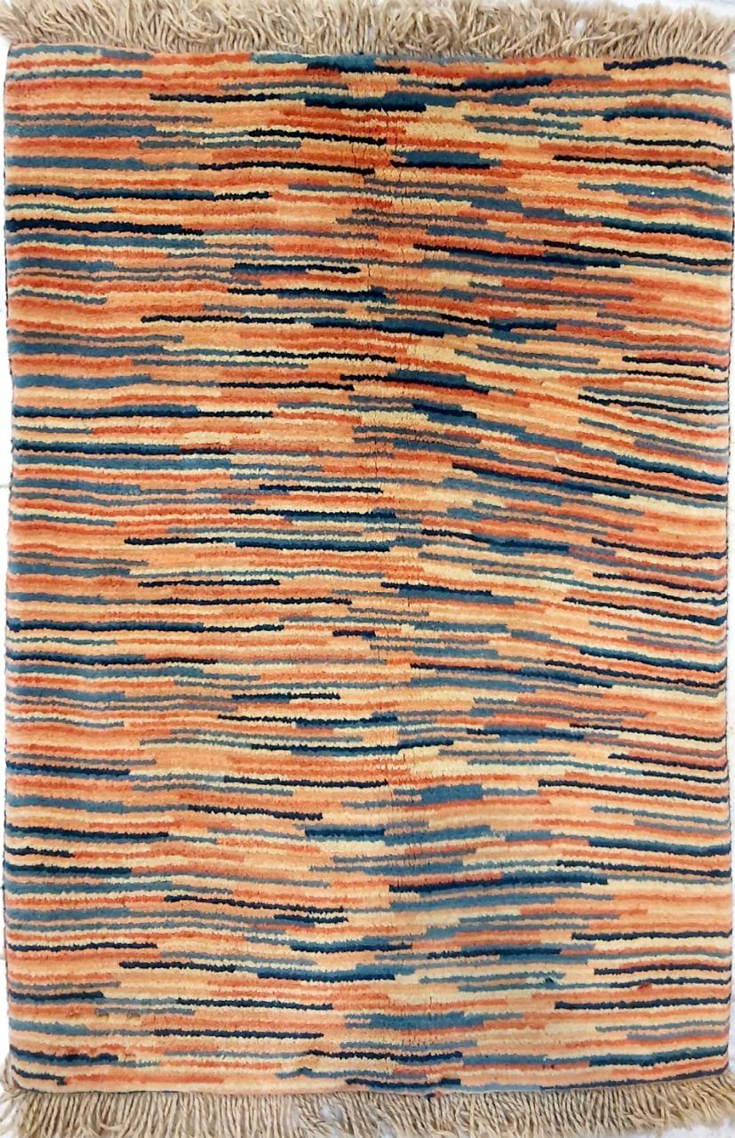 فرش دستباف گبه طرح راه راه ساده سایز پشتي۰٫۹×۰٫۶۳ رنگ زمینه الوان رنگ حاشیه الوان کد ۴۴۲۴۷