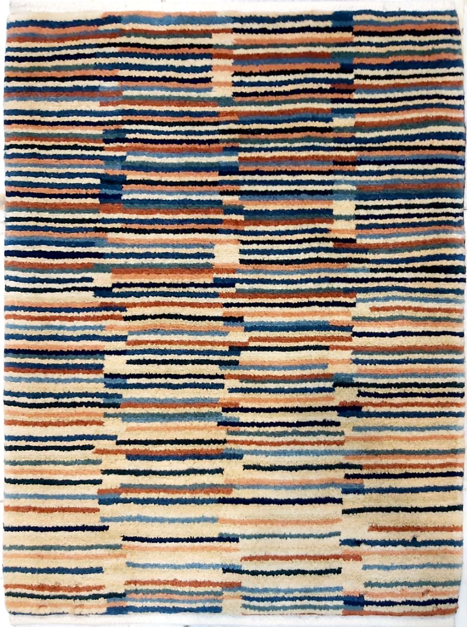 فرش دستباف گبه طرح راه راه ساده سایز پشتي۰٫۸۷×۰٫۶۵ رنگ زمینه الوان رنگ حاشیه الوان کد ۴۴۲۴۹