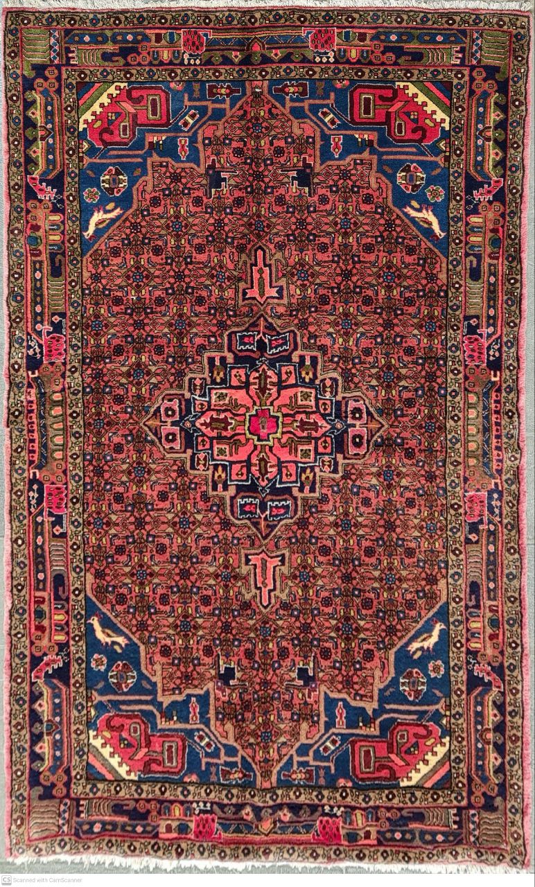 فرش دستباف حسين آباد سنقر نوبافت طرح لچک و ترنج سایز پرده اي ۲٫۴۸×۱٫۴۹ رنگ زمینه دوغي / روناسي در دوغ رنگ حاشیه سرمه اي کد ۴۴۸۹۲