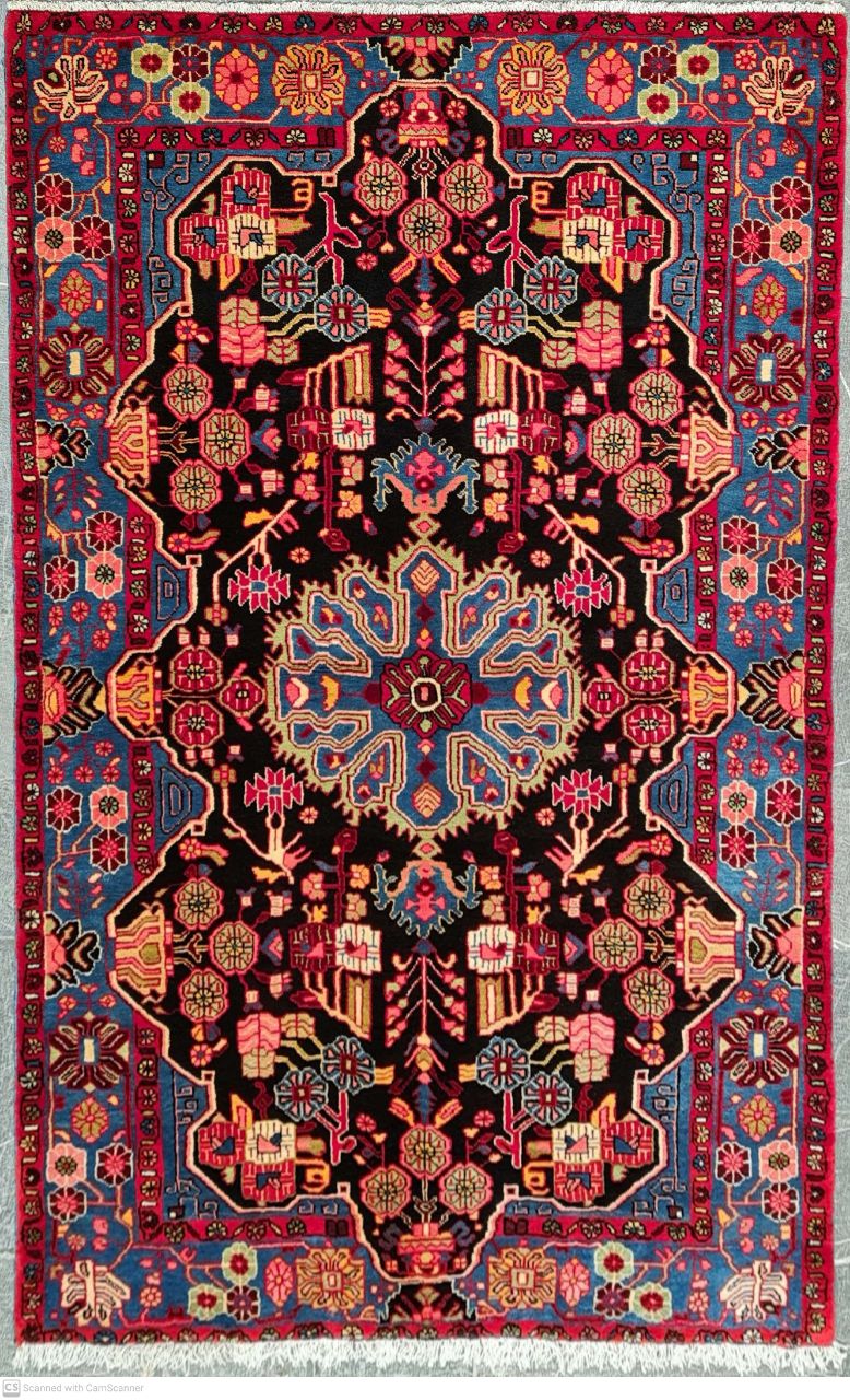 فرش دستباف نهاوند در حد نو طرح لچک و ترنج سایز پرده اي ۲٫۴۸×۱٫۴۹ رنگ زمینه سرمه اي رنگ حاشیه آبي کد ۴۵۸۰۰