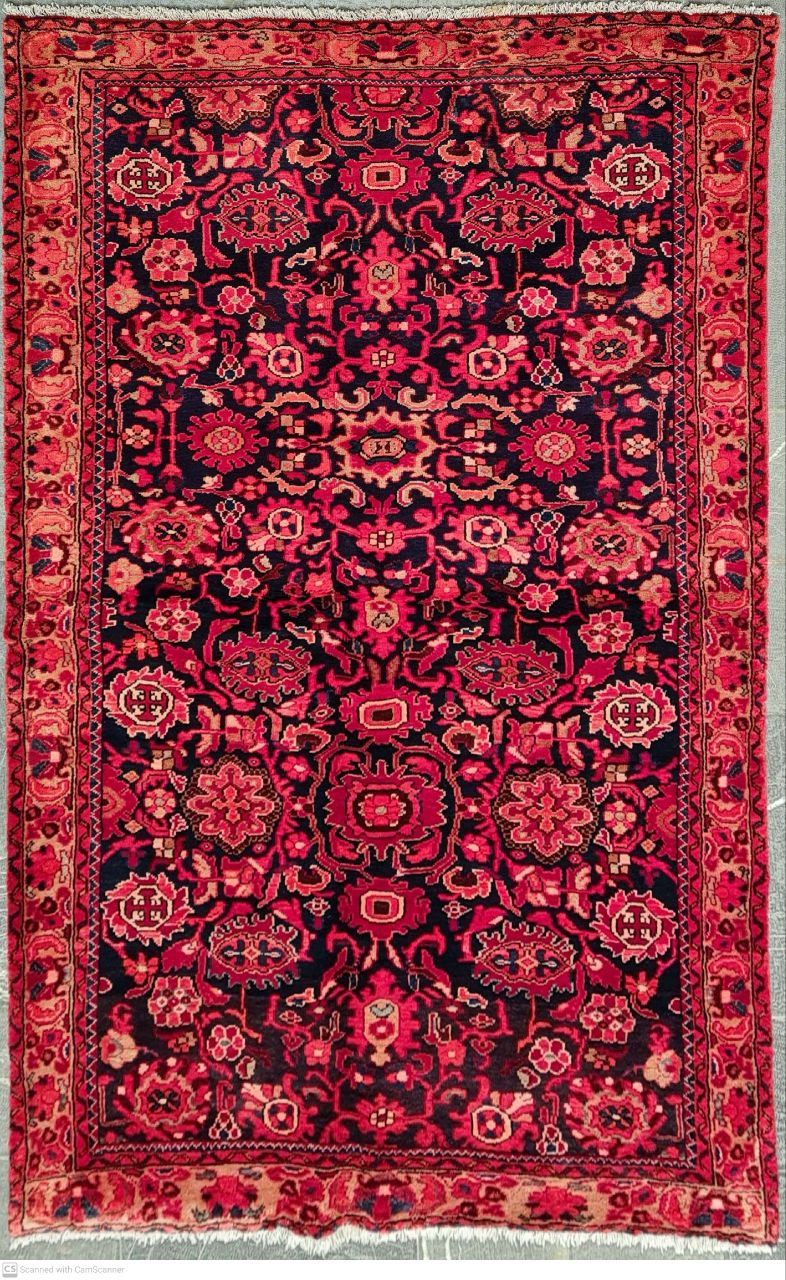 فرش دستباف ننج ملاير طرح پا شتري سایز پرده اي ۲٫۴×۱٫۵۵ رنگ زمینه سرمه اي رنگ حاشیه شتري کد ۴۵۴۰۶