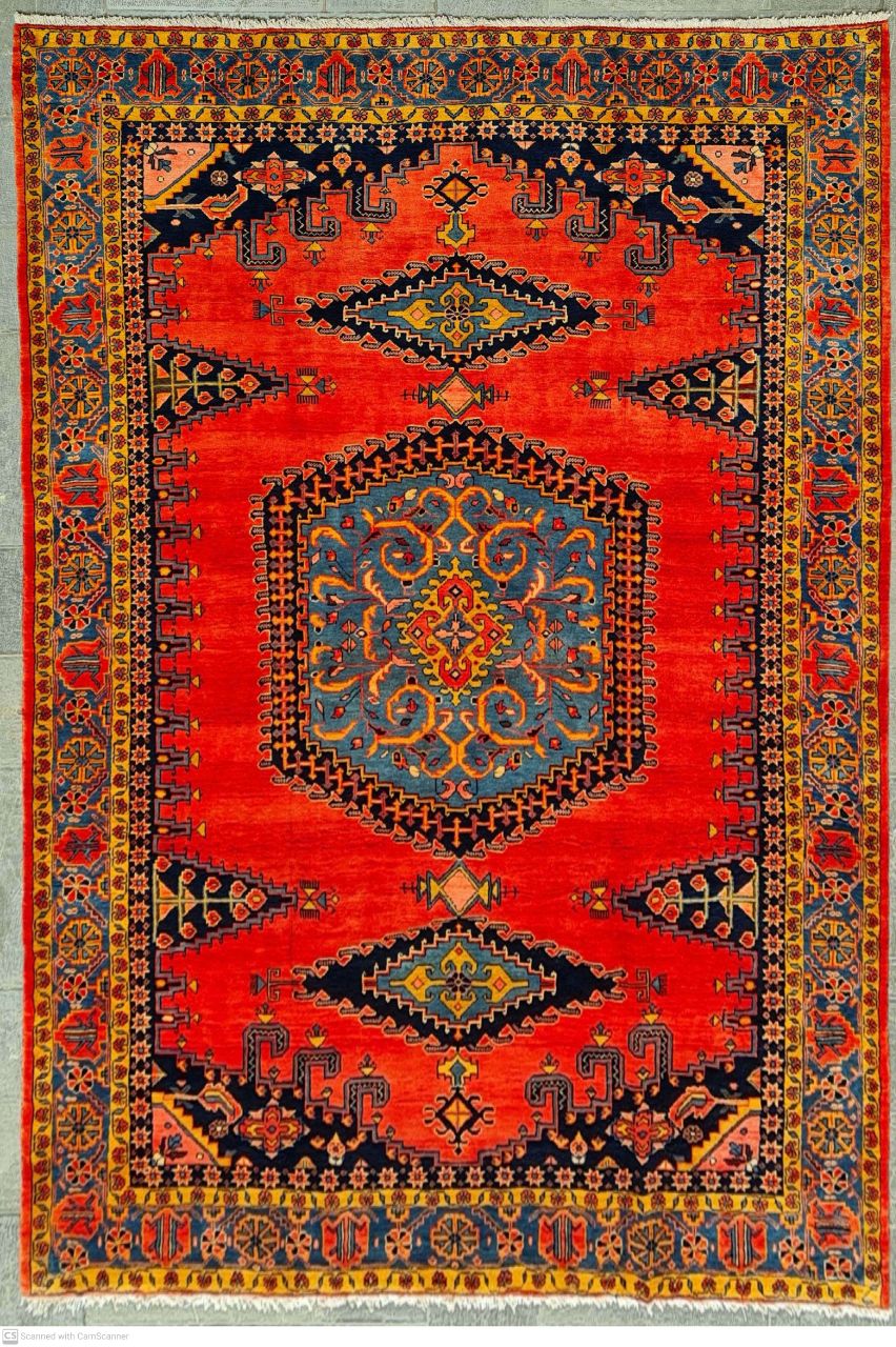 فرش دستباف ويس طرح لچک و ترنج سایز قالي ۳٫۵×۲٫۳۵ رنگ زمینه لاكي رنگ حاشیه آبي کد ۴۵۵۱۷