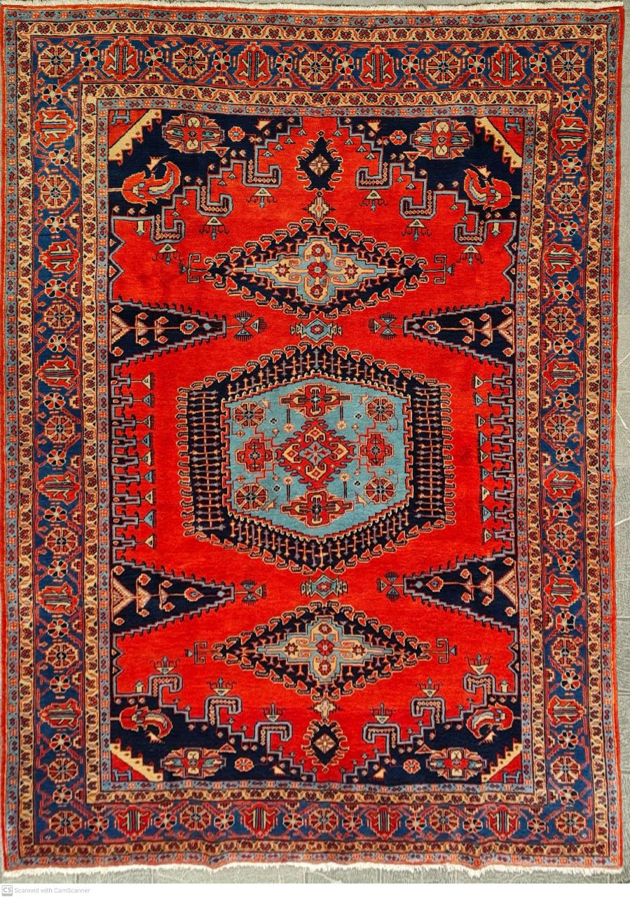 فرش دستباف ويس طرح لچک و ترنج سایز قالي ۳٫۴۲×۲٫۴۲ رنگ زمینه لاكي رنگ حاشیه آبي کد ۴۶۰۸۵